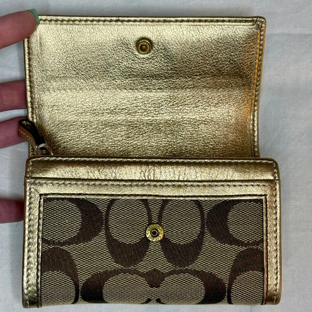 LIKE NEW COACH Hamptons Signature Multifunction Wallet F40261 Bronze/Khaki - Picture 7 of 8
